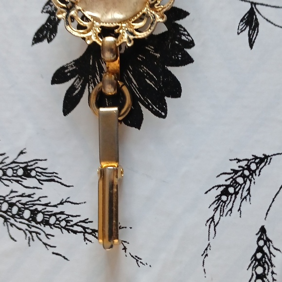 Vintage Elegant Goldtone Green Crushed Faux Stone Lace Border Link Bracelet - Picture 8 of 12